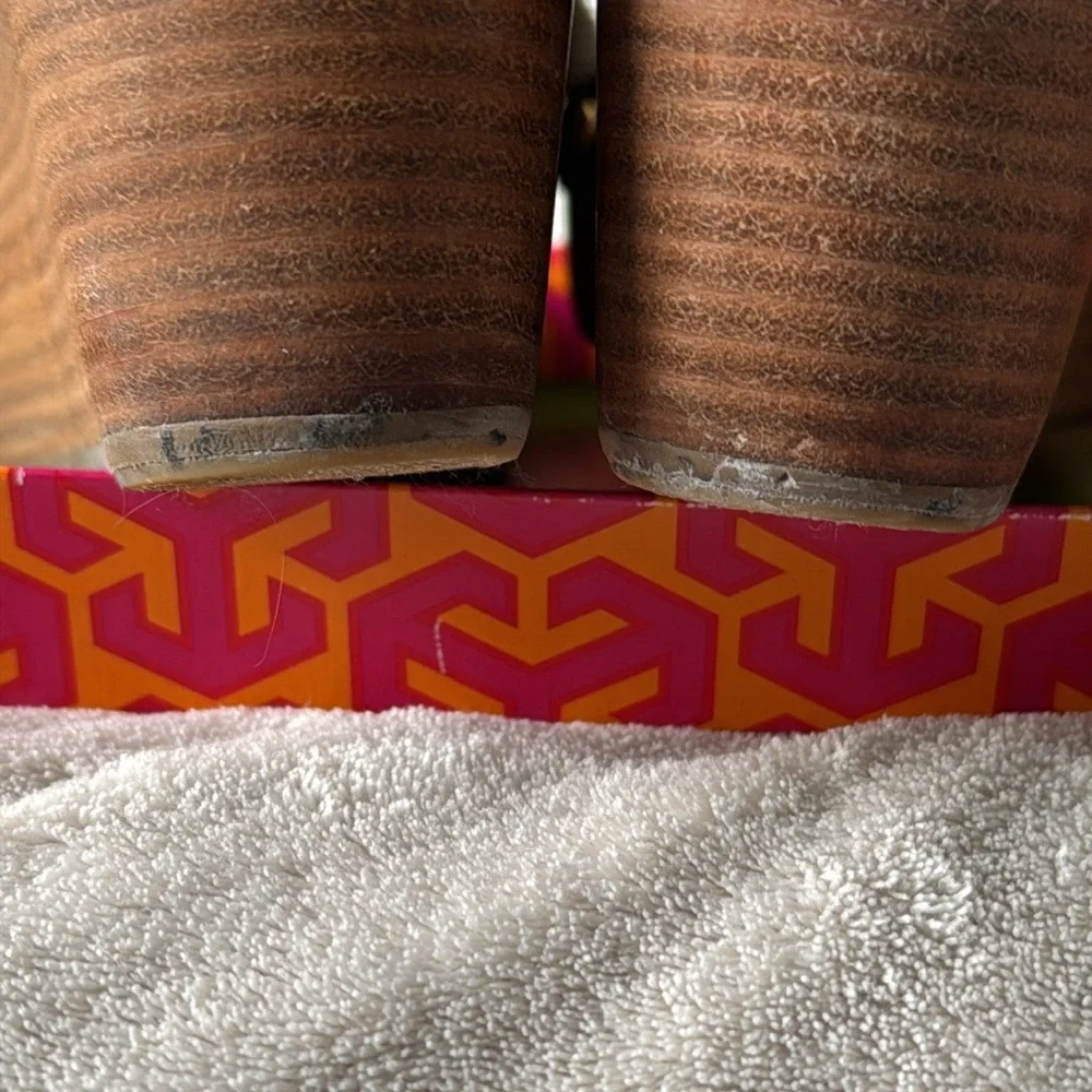 Tory Burch Black and Cream Wedge Sandals - Picture 3 of 13